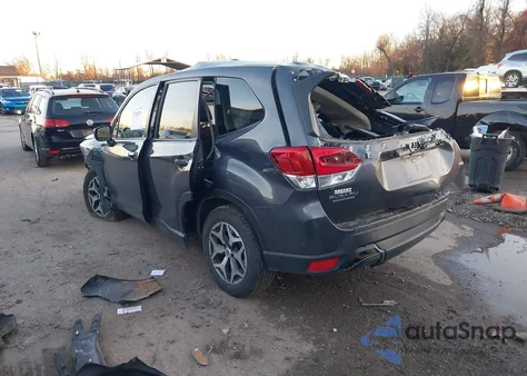 2021 Subaru Forester Premium z USA, uszkodzony, nr VIN JF2SKAJC0MH553189